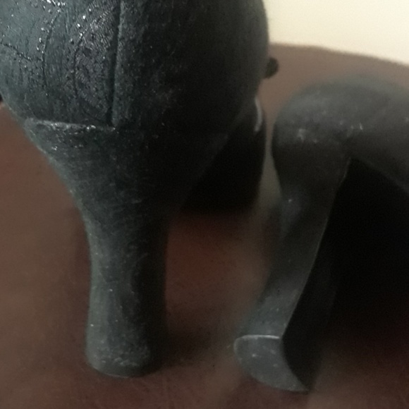 "BCBG" Black Paisley- Print Heels - Picture 3 of 4